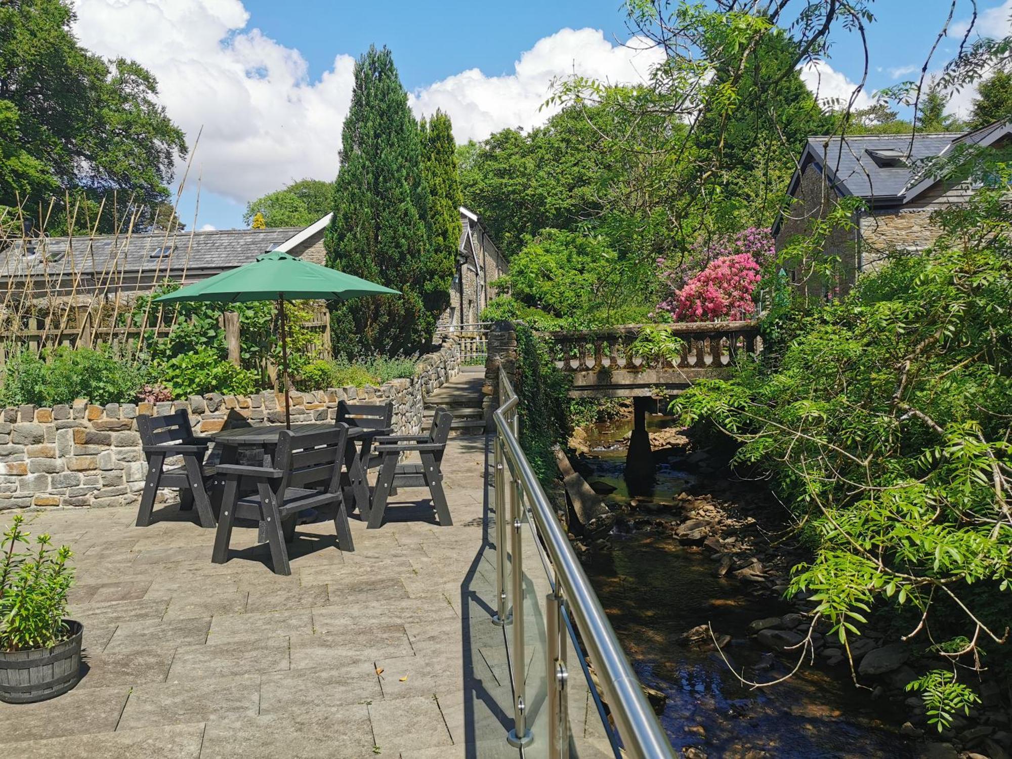 Swansea Valley Holiday Cottages Cilybebyll Ngoại thất bức ảnh